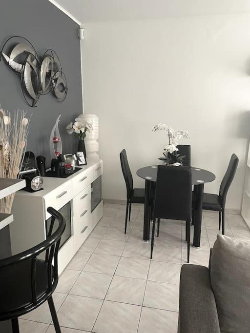 Appartement - Chic Et Cosy A 30 Minutes De Paris Et 25 Minutes De Disney Ozoir-la-Ferrière Exterior foto